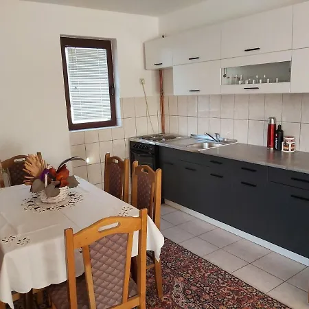 Apartman Ana * 페일